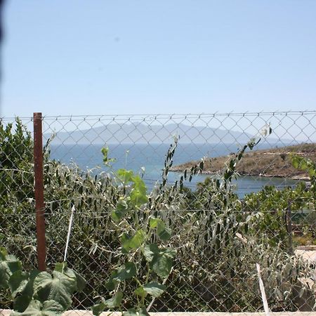Condo Rooms Sarande Bagian luar foto
