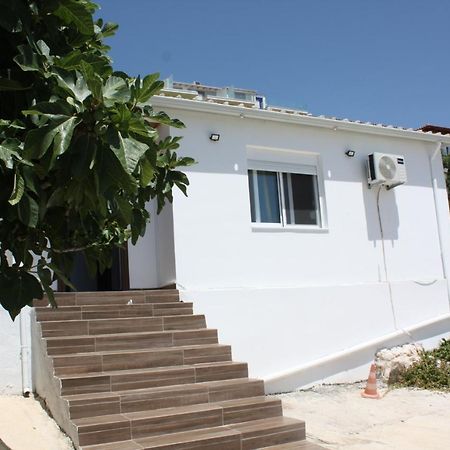 Condo Rooms Sarande Bagian luar foto