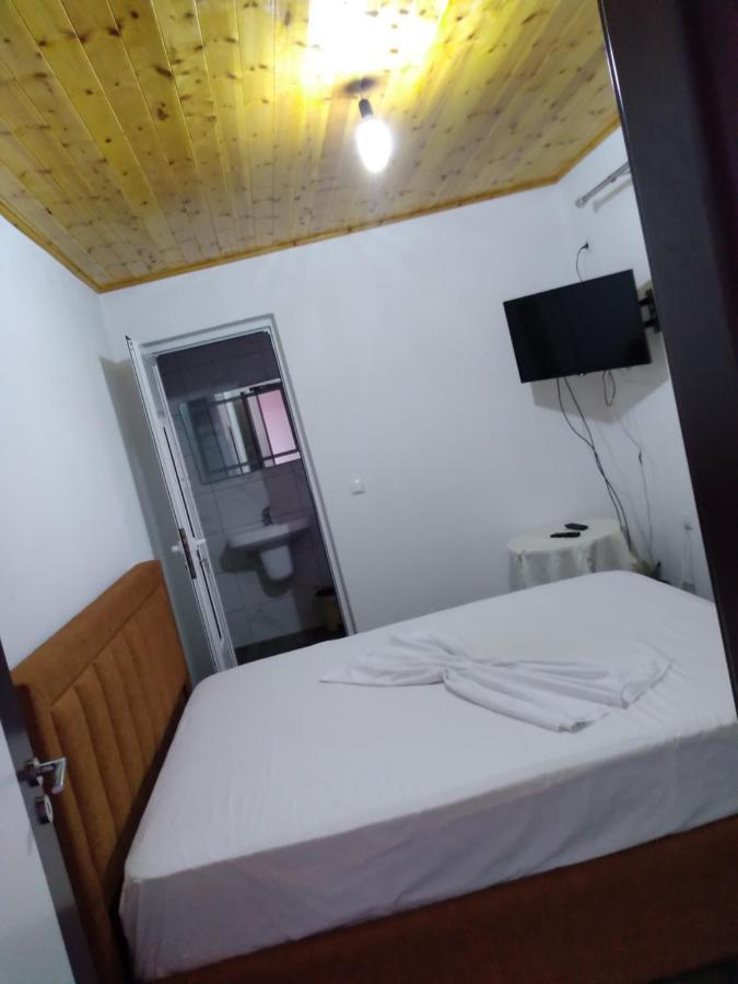 Condo Rooms Sarande Bagian luar foto