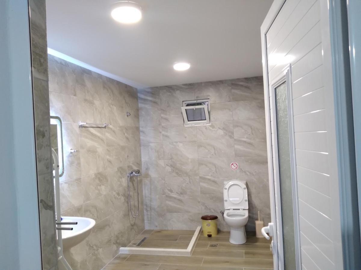 Condo Rooms Sarande Bagian luar foto