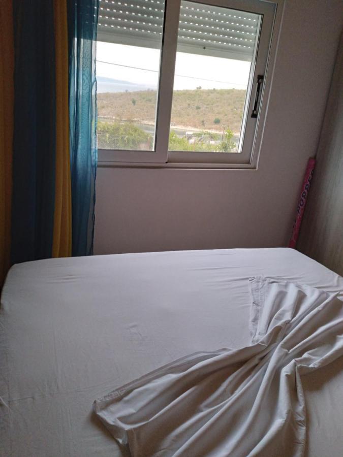 Condo Rooms Sarande Bagian luar foto