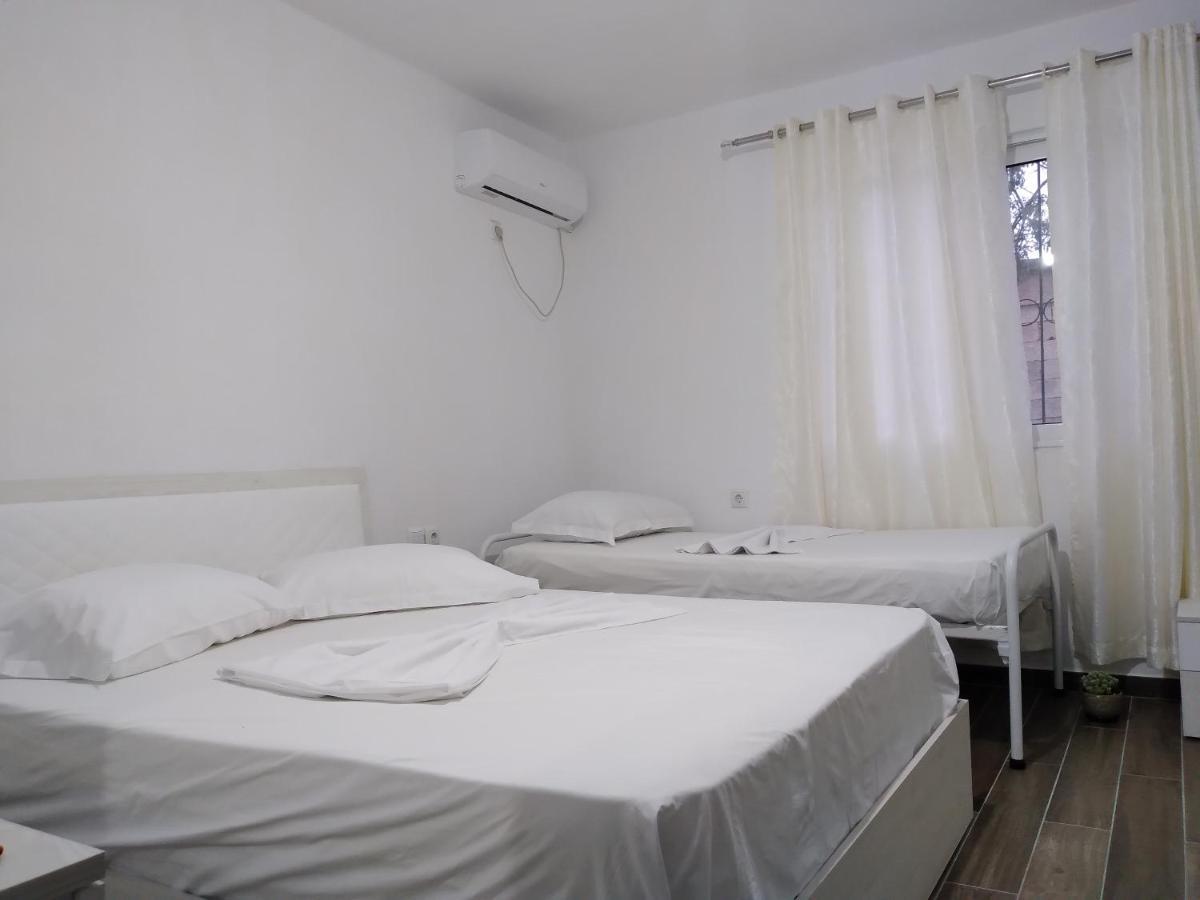 Condo Rooms Sarande Bagian luar foto