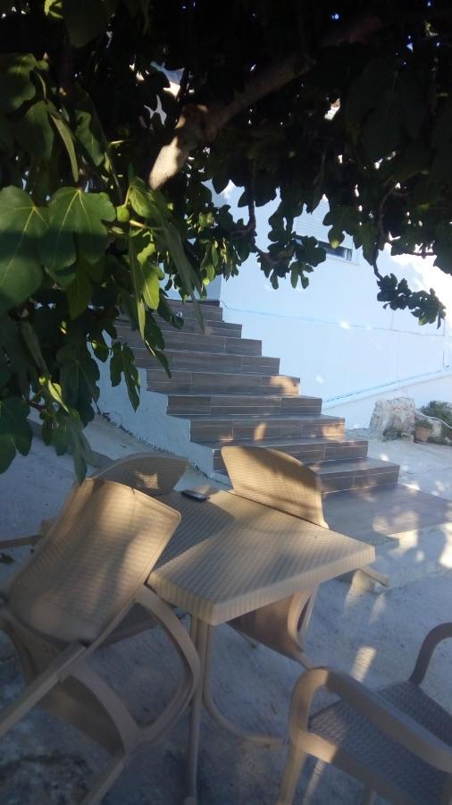 Condo Rooms Sarande Bagian luar foto