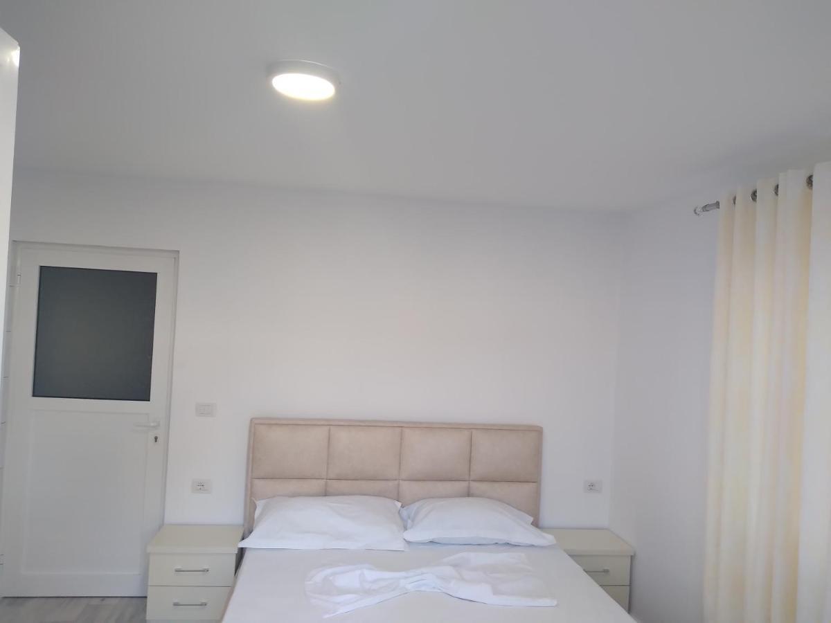 Condo Rooms Sarande Bagian luar foto
