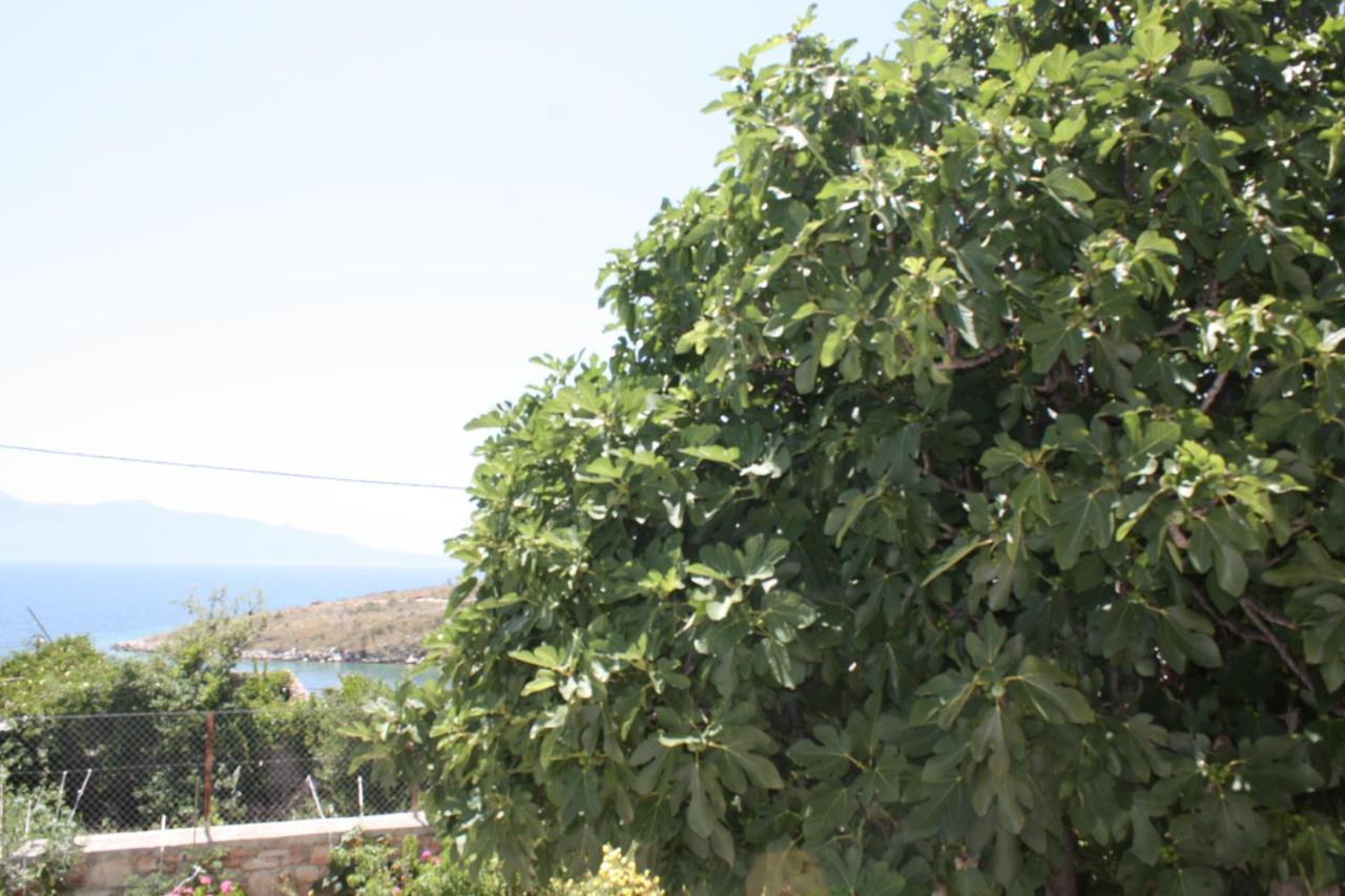 Condo Rooms Sarande Bagian luar foto